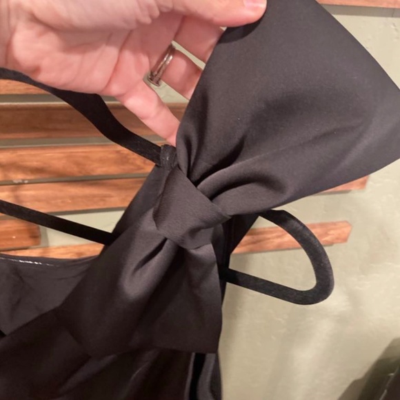 Gorgeous Black fancy one strap top with bow - Picture 3 of 11